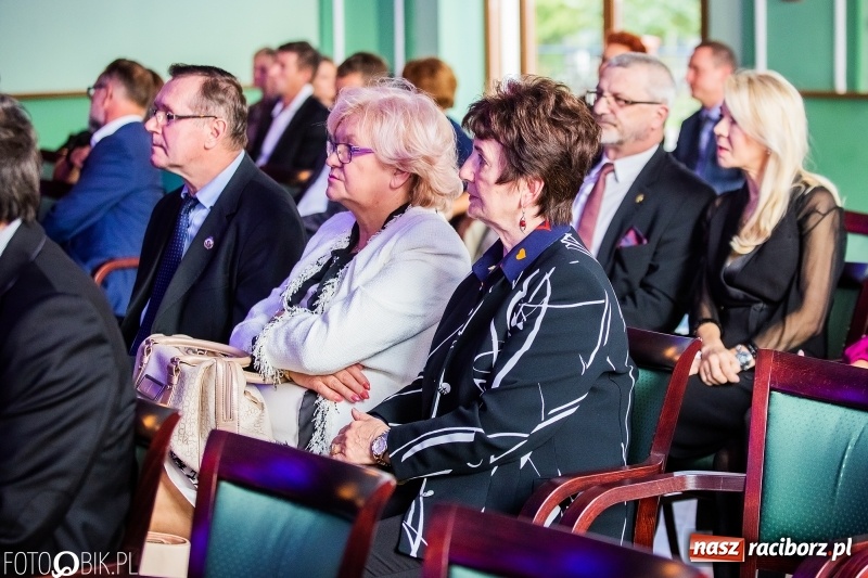 Zdjęcie w galerii na portalu naszraciborz.pl: Po raz szósty wręczono dziś Filary Ziemi Raciborskiej wiadomości z regionu
