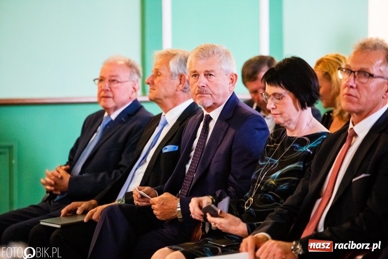 Zdjęcie w galerii na portalu naszraciborz.pl: Po raz szósty wręczono dziś Filary Ziemi Raciborskiej wiadomości z regionu