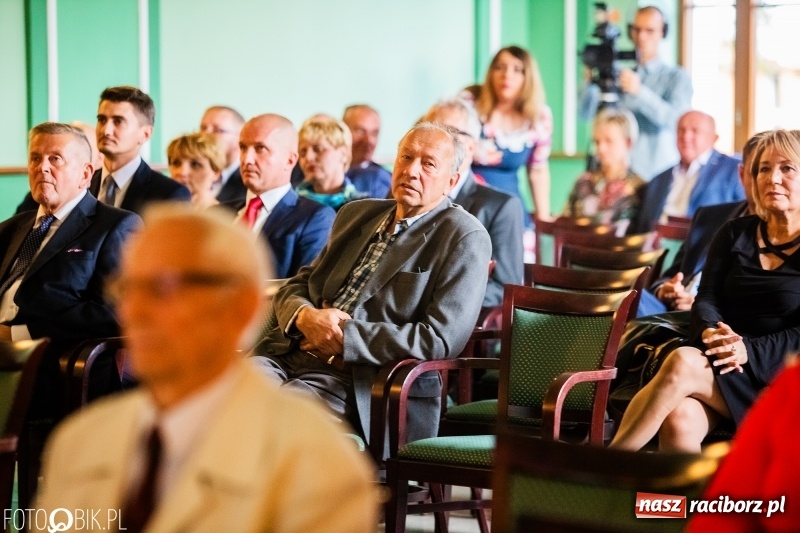 Zdjęcie w galerii na portalu naszraciborz.pl: Po raz szósty wręczono dziś Filary Ziemi Raciborskiej wiadomości z regionu