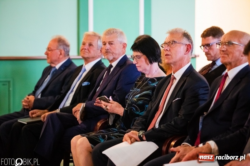 Zdjęcie w galerii na portalu naszraciborz.pl: Po raz szósty wręczono dziś Filary Ziemi Raciborskiej wiadomości z regionu