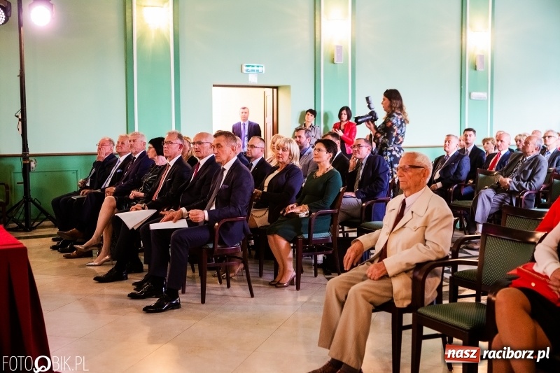 Zdjęcie w galerii na portalu naszraciborz.pl: Po raz szósty wręczono dziś Filary Ziemi Raciborskiej wiadomości z regionu