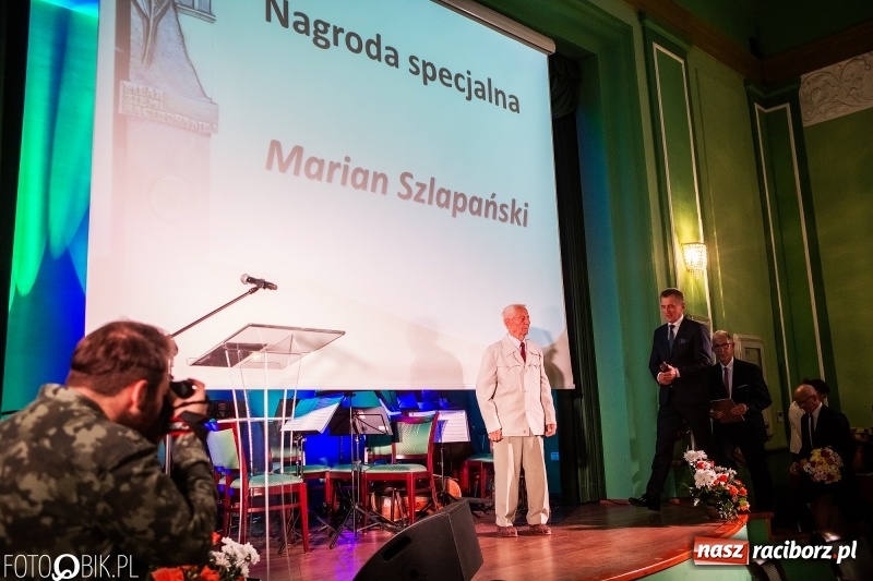 Zdjęcie w galerii na portalu naszraciborz.pl: Po raz szósty wręczono dziś Filary Ziemi Raciborskiej wiadomości z regionu