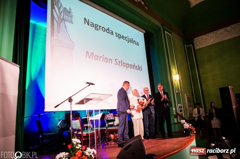 Zdjęcie w galerii na portalu naszraciborz.pl: Po raz szósty wręczono dziś Filary Ziemi Raciborskiej wiadomości z regionu