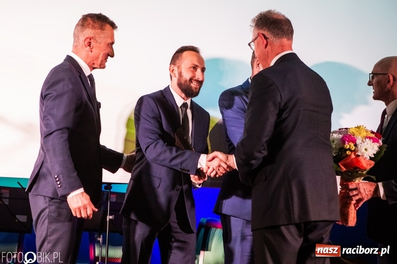 Zdjęcie w galerii na portalu naszraciborz.pl: Po raz szósty wręczono dziś Filary Ziemi Raciborskiej wiadomości z regionu
