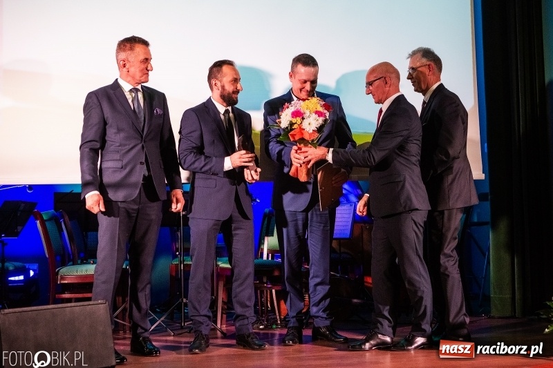 Zdjęcie w galerii na portalu naszraciborz.pl: Po raz szósty wręczono dziś Filary Ziemi Raciborskiej wiadomości z regionu