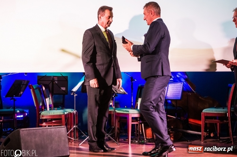 Zdjęcie w galerii na portalu naszraciborz.pl: Po raz szósty wręczono dziś Filary Ziemi Raciborskiej wiadomości z regionu