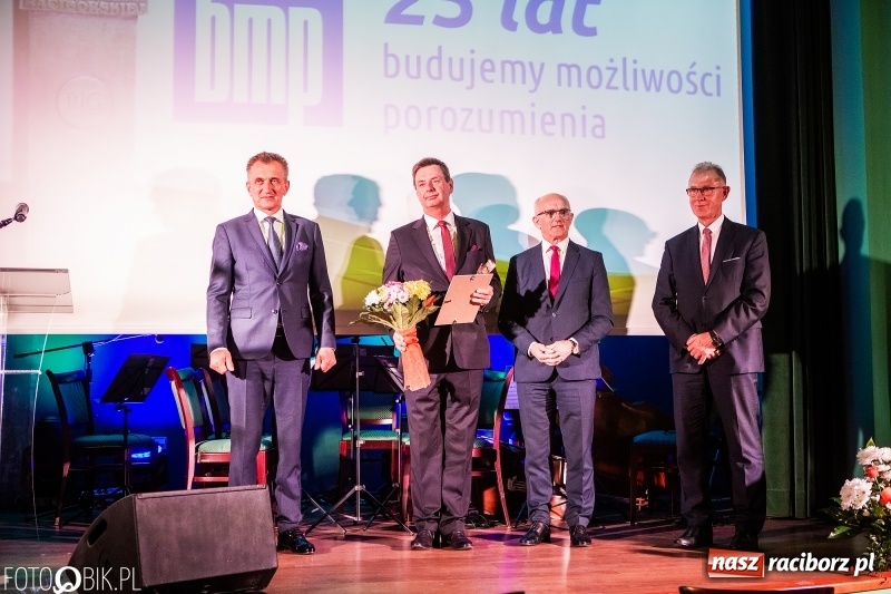 Zdjęcie w galerii na portalu naszraciborz.pl: Po raz szósty wręczono dziś Filary Ziemi Raciborskiej wiadomości z regionu