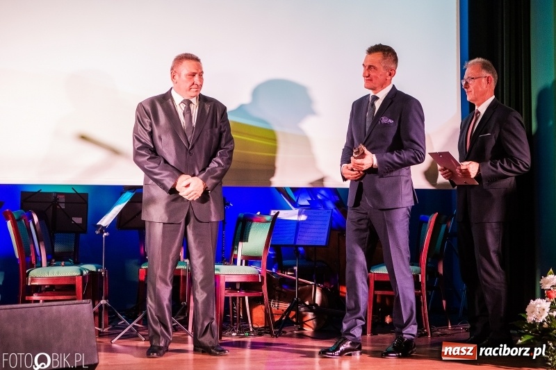 Zdjęcie w galerii na portalu naszraciborz.pl: Po raz szósty wręczono dziś Filary Ziemi Raciborskiej wiadomości z regionu