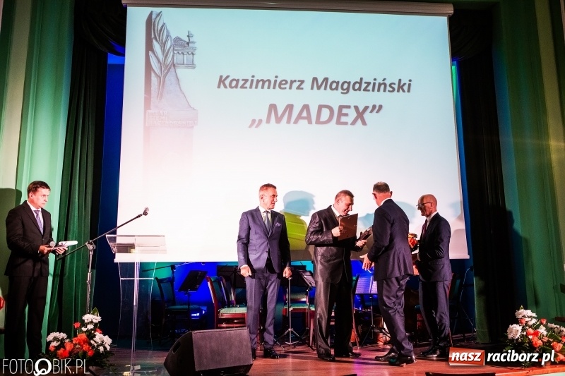 Zdjęcie w galerii na portalu naszraciborz.pl: Po raz szósty wręczono dziś Filary Ziemi Raciborskiej wiadomości z regionu