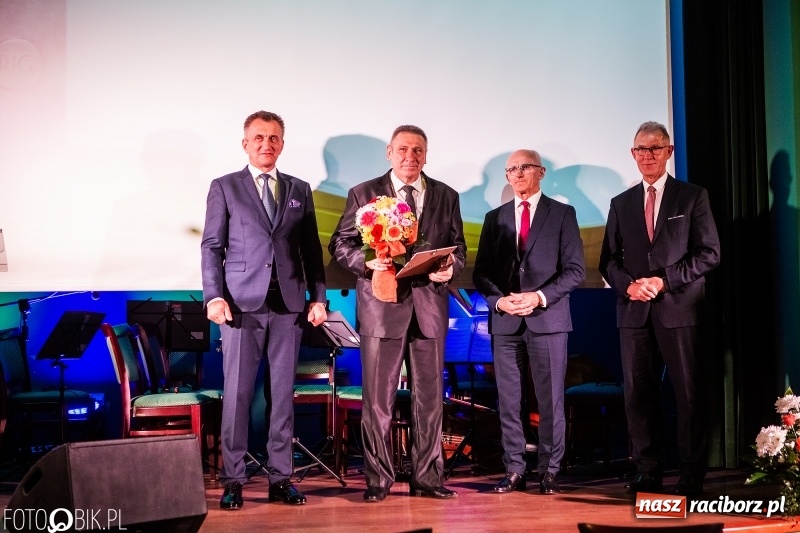 Zdjęcie w galerii na portalu naszraciborz.pl: Po raz szósty wręczono dziś Filary Ziemi Raciborskiej wiadomości z regionu