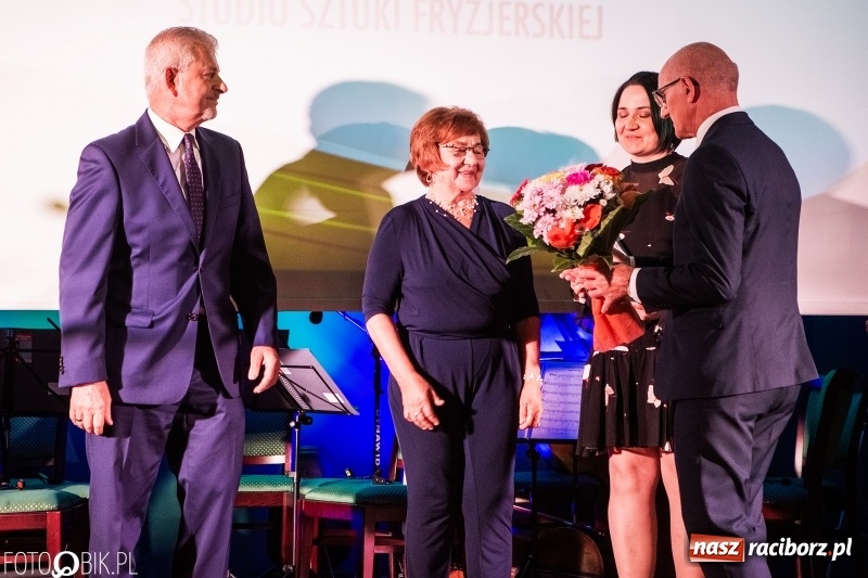 Zdjęcie w galerii na portalu naszraciborz.pl: Po raz szósty wręczono dziś Filary Ziemi Raciborskiej wiadomości z regionu