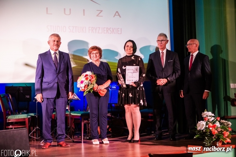 Zdjęcie w galerii na portalu naszraciborz.pl: Po raz szósty wręczono dziś Filary Ziemi Raciborskiej wiadomości z regionu