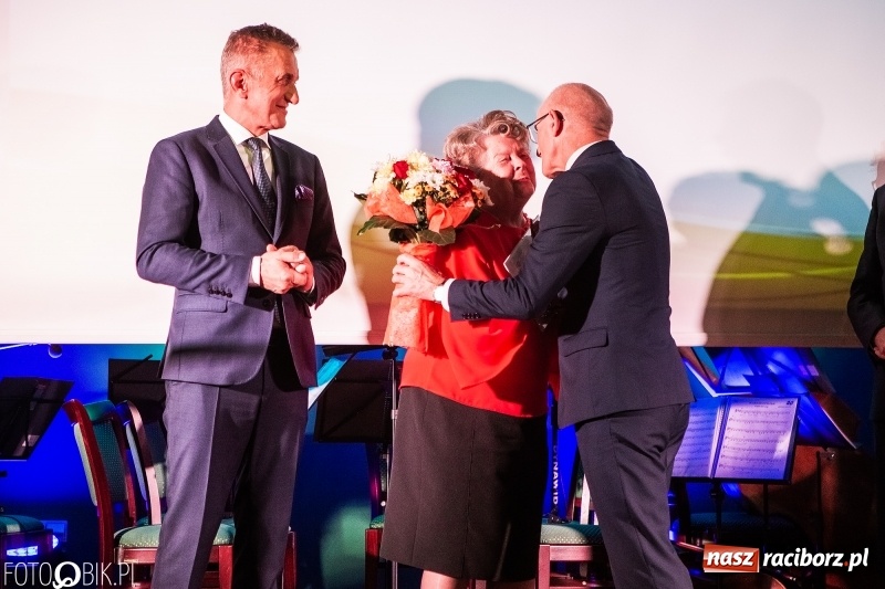 Zdjęcie w galerii na portalu naszraciborz.pl: Po raz szósty wręczono dziś Filary Ziemi Raciborskiej wiadomości z regionu