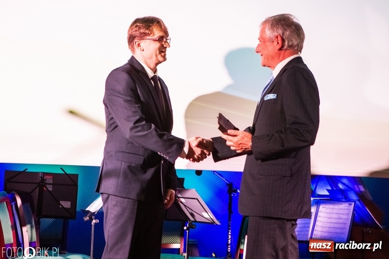 Zdjęcie w galerii na portalu naszraciborz.pl: Po raz szósty wręczono dziś Filary Ziemi Raciborskiej wiadomości z regionu