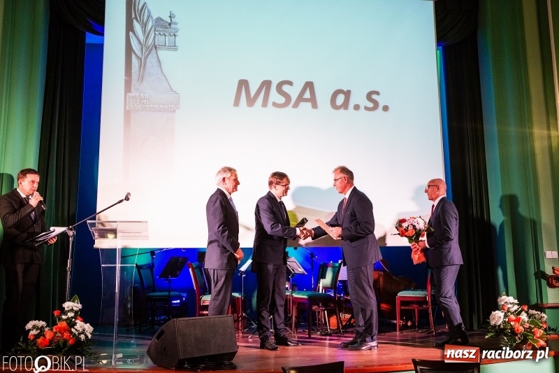 Zdjęcie w galerii na portalu naszraciborz.pl: Po raz szósty wręczono dziś Filary Ziemi Raciborskiej wiadomości z regionu