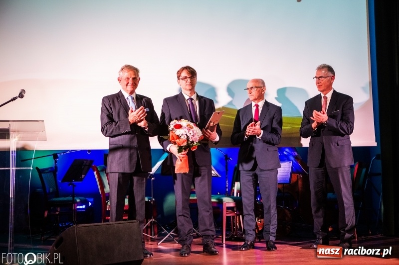 Zdjęcie w galerii na portalu naszraciborz.pl: Po raz szósty wręczono dziś Filary Ziemi Raciborskiej wiadomości z regionu