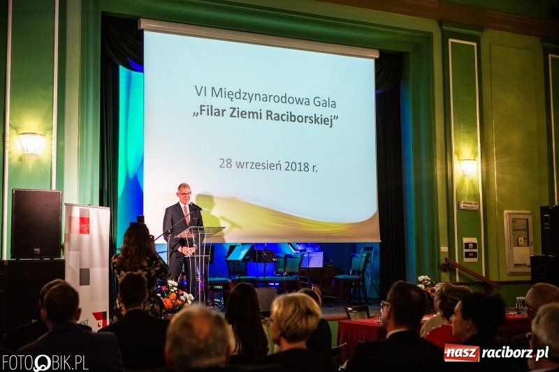 Zdjęcie w galerii na portalu naszraciborz.pl: Po raz szósty wręczono dziś Filary Ziemi Raciborskiej wiadomości z regionu