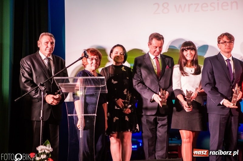 Zdjęcie w galerii na portalu naszraciborz.pl: Po raz szósty wręczono dziś Filary Ziemi Raciborskiej wiadomości z regionu