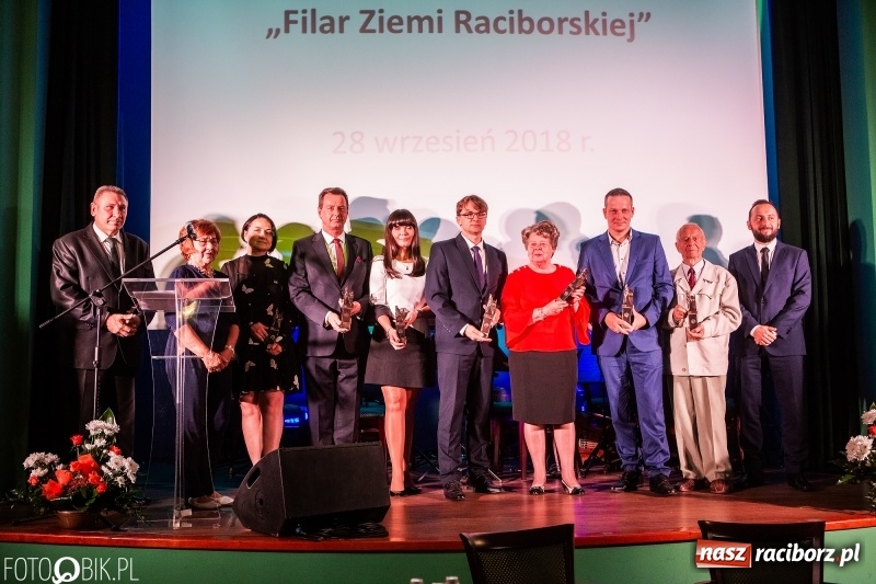 Zdjęcie w galerii na portalu naszraciborz.pl: Po raz szósty wręczono dziś Filary Ziemi Raciborskiej wiadomości z regionu
