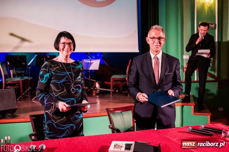 Zdjęcie w galerii na portalu naszraciborz.pl: Po raz szósty wręczono dziś Filary Ziemi Raciborskiej wiadomości z regionu