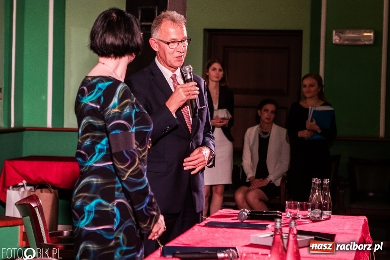 Zdjęcie w galerii na portalu naszraciborz.pl: Po raz szósty wręczono dziś Filary Ziemi Raciborskiej wiadomości z regionu