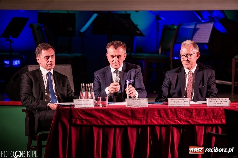 Zdjęcie w galerii na portalu naszraciborz.pl: Po raz szósty wręczono dziś Filary Ziemi Raciborskiej wiadomości z regionu