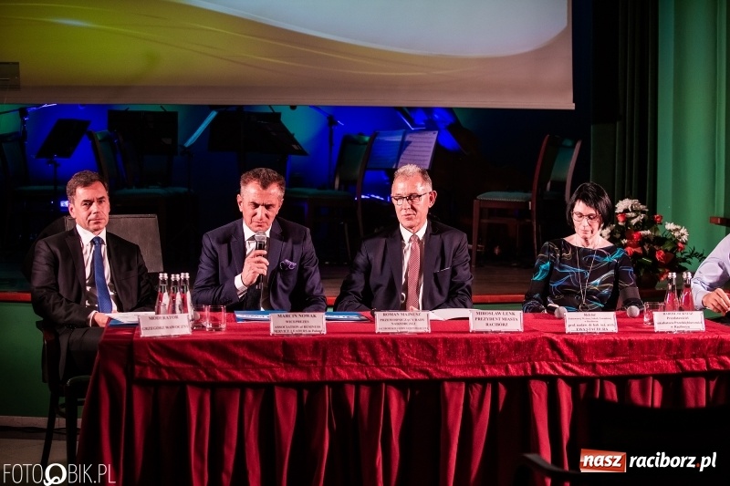 Zdjęcie w galerii na portalu naszraciborz.pl: Po raz szósty wręczono dziś Filary Ziemi Raciborskiej wiadomości z regionu