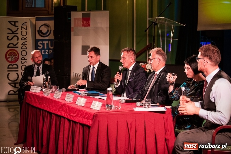 Zdjęcie w galerii na portalu naszraciborz.pl: Po raz szósty wręczono dziś Filary Ziemi Raciborskiej wiadomości z regionu