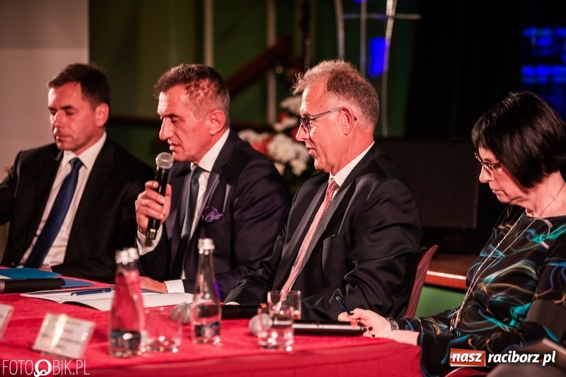 Zdjęcie w galerii na portalu naszraciborz.pl: Po raz szósty wręczono dziś Filary Ziemi Raciborskiej wiadomości z regionu