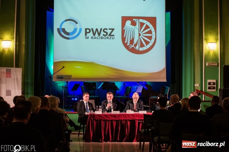 Zdjęcie w galerii na portalu naszraciborz.pl: Po raz szósty wręczono dziś Filary Ziemi Raciborskiej wiadomości z regionu