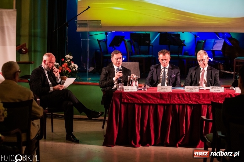 Zdjęcie w galerii na portalu naszraciborz.pl: Po raz szósty wręczono dziś Filary Ziemi Raciborskiej wiadomości z regionu