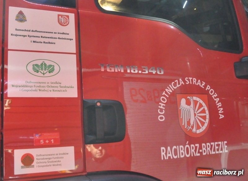 Zdjęcie w galerii na portalu naszraciborz.pl: Strażacka feta w Brzeziu. Miejscowa OSP ma nowiutki wóz bojowy na 140. urodziny  wiadomości z regionu