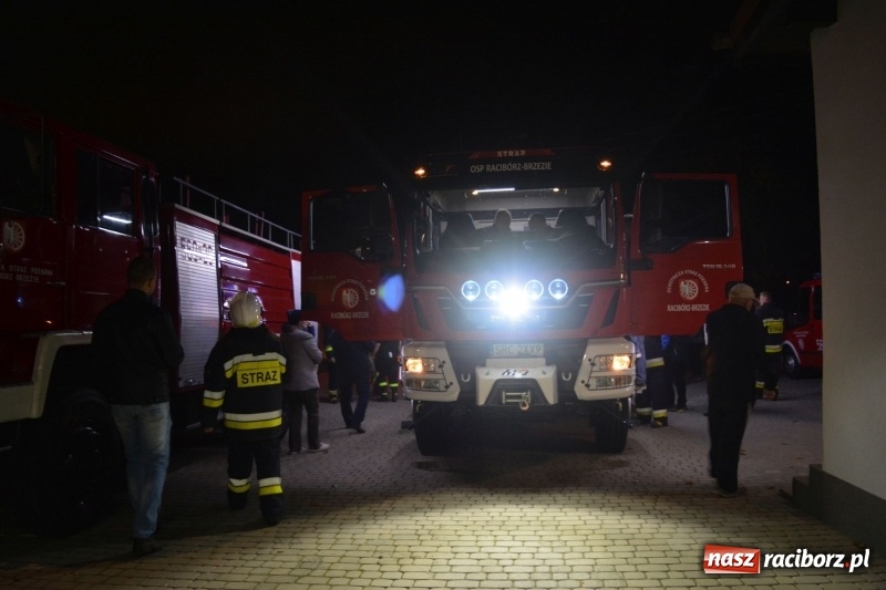 Zdjęcie w galerii na portalu naszraciborz.pl: Strażacka feta w Brzeziu. Miejscowa OSP ma nowiutki wóz bojowy na 140. urodziny  wiadomości z regionu