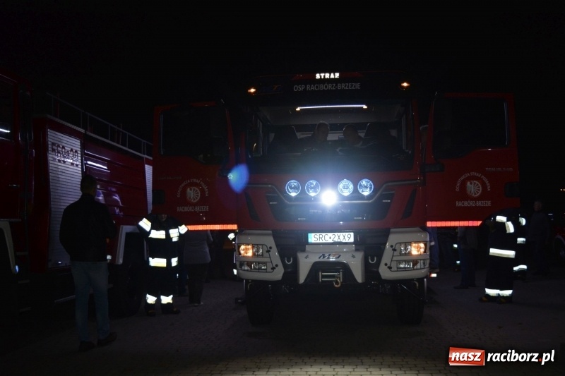 Zdjęcie w galerii na portalu naszraciborz.pl: Strażacka feta w Brzeziu. Miejscowa OSP ma nowiutki wóz bojowy na 140. urodziny  wiadomości z regionu