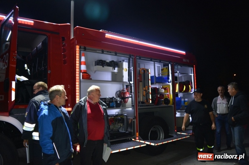 Zdjęcie w galerii na portalu naszraciborz.pl: Strażacka feta w Brzeziu. Miejscowa OSP ma nowiutki wóz bojowy na 140. urodziny  wiadomości z regionu