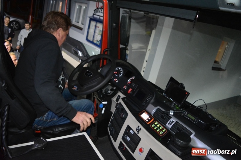 Zdjęcie w galerii na portalu naszraciborz.pl: Strażacka feta w Brzeziu. Miejscowa OSP ma nowiutki wóz bojowy na 140. urodziny  wiadomości z regionu