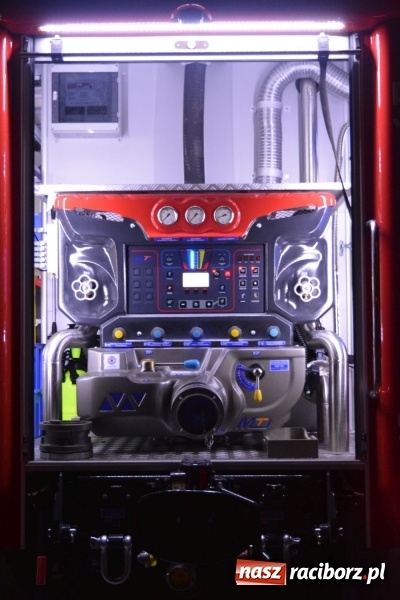 Zdjęcie w galerii na portalu naszraciborz.pl: Strażacka feta w Brzeziu. Miejscowa OSP ma nowiutki wóz bojowy na 140. urodziny  wiadomości z regionu