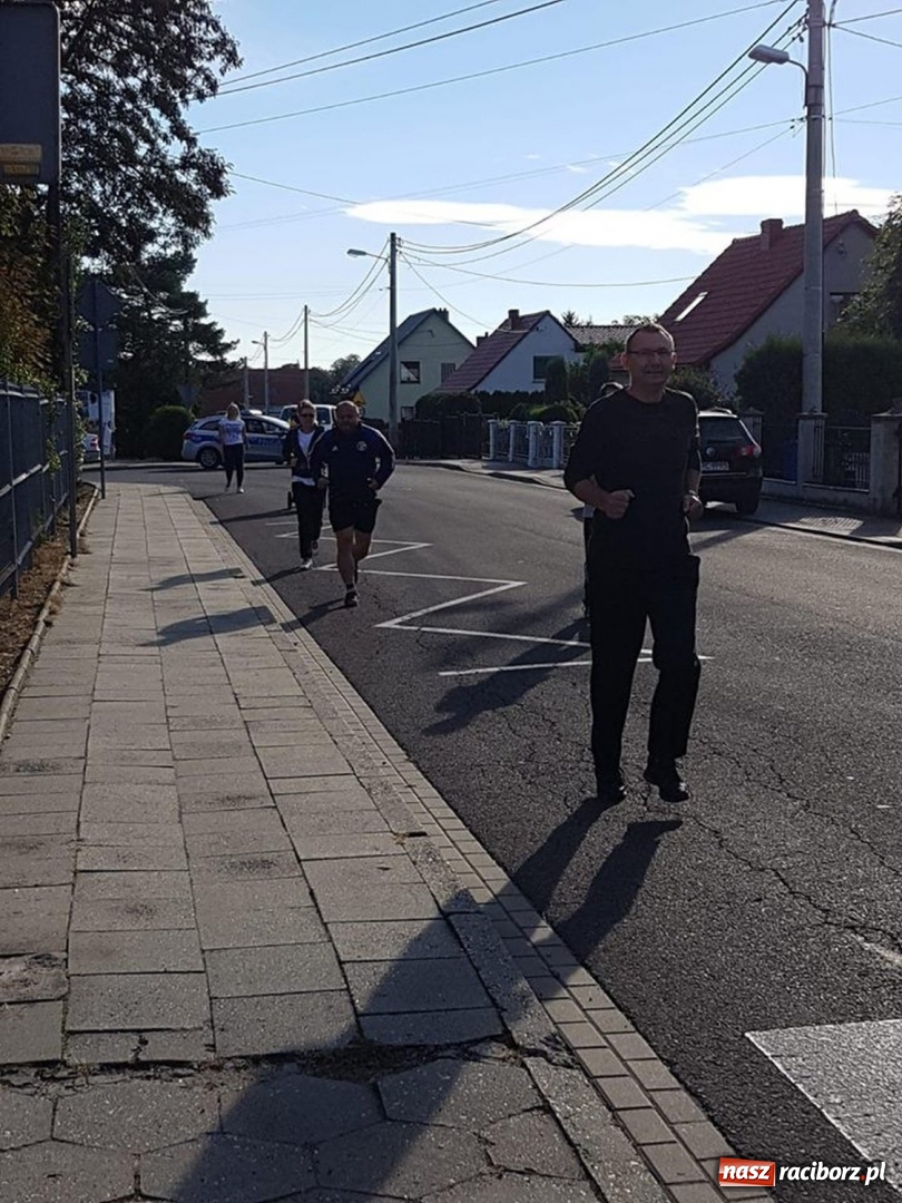 Zdjęcie w galerii na portalu naszraciborz.pl: 800 metrów na 80-lecie szkoły na Ocicach  wiadomości z regionu