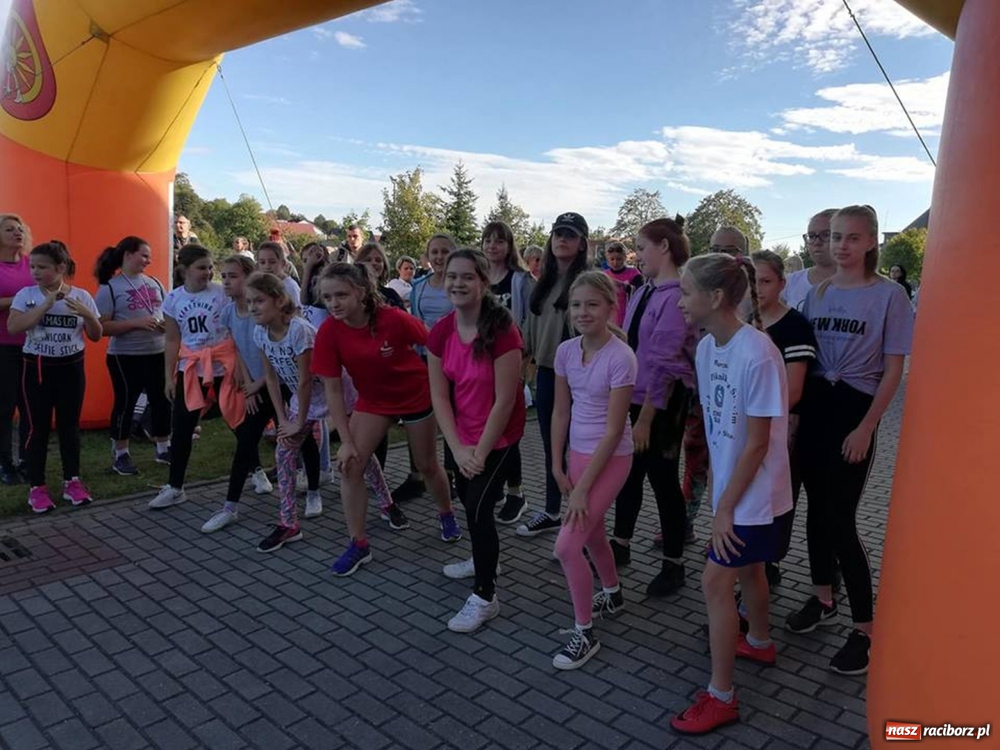 Zdjęcie w galerii na portalu naszraciborz.pl: 800 metrów na 80-lecie szkoły na Ocicach  wiadomości z regionu