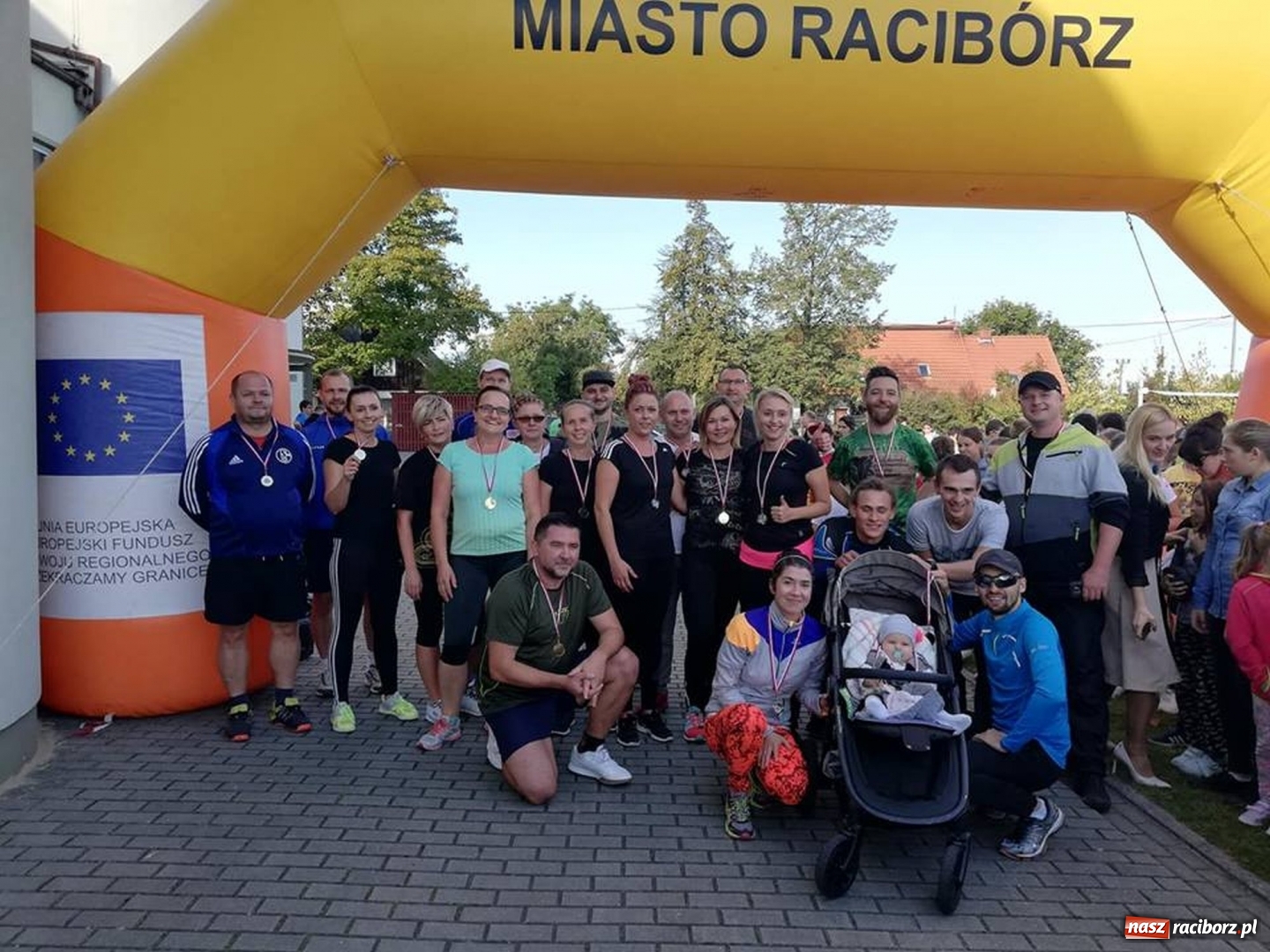 Zdjęcie w galerii na portalu naszraciborz.pl: 800 metrów na 80-lecie szkoły na Ocicach  wiadomości z regionu