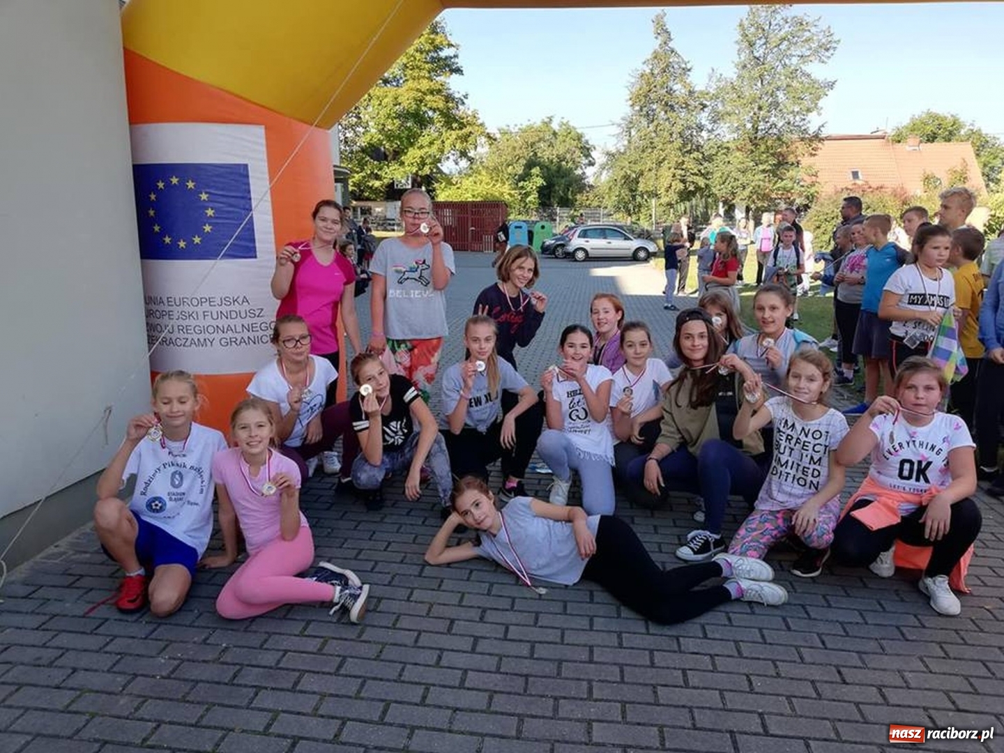 Zdjęcie w galerii na portalu naszraciborz.pl: 800 metrów na 80-lecie szkoły na Ocicach  wiadomości z regionu