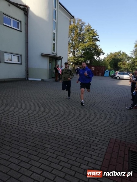 Zdjęcie w galerii na portalu naszraciborz.pl: 800 metrów na 80-lecie szkoły na Ocicach  wiadomości z regionu