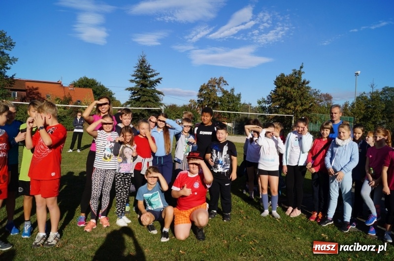 Zdjęcie w galerii na portalu naszraciborz.pl: 800 metrów na 80-lecie szkoły na Ocicach  wiadomości z regionu