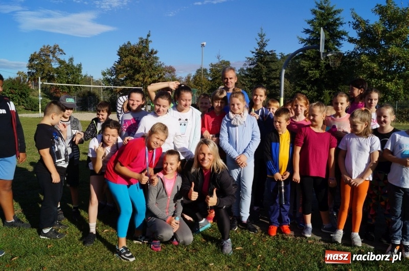 Zdjęcie w galerii na portalu naszraciborz.pl: 800 metrów na 80-lecie szkoły na Ocicach  wiadomości z regionu