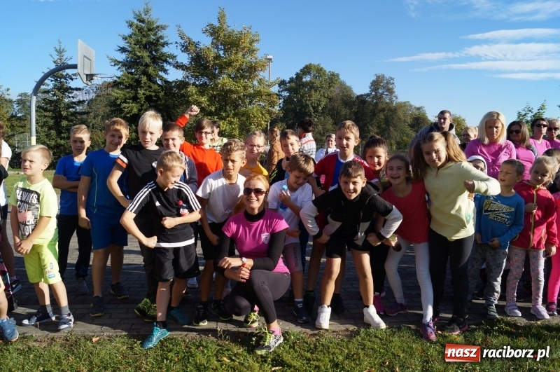 Zdjęcie w galerii na portalu naszraciborz.pl: 800 metrów na 80-lecie szkoły na Ocicach  wiadomości z regionu