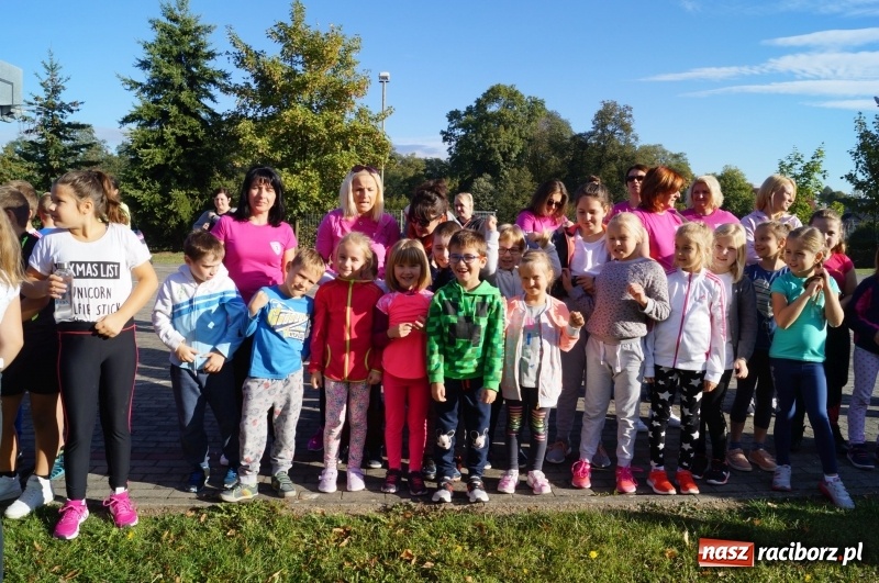 Zdjęcie w galerii na portalu naszraciborz.pl: 800 metrów na 80-lecie szkoły na Ocicach  wiadomości z regionu