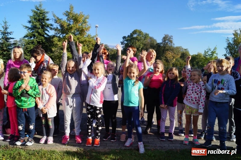 Zdjęcie w galerii na portalu naszraciborz.pl: 800 metrów na 80-lecie szkoły na Ocicach  wiadomości z regionu