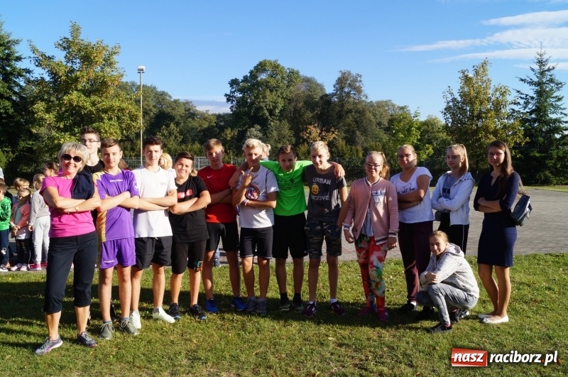 Zdjęcie w galerii na portalu naszraciborz.pl: 800 metrów na 80-lecie szkoły na Ocicach  wiadomości z regionu