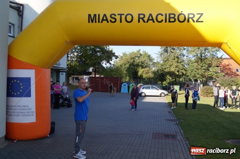 Zdjęcie w galerii na portalu naszraciborz.pl: 800 metrów na 80-lecie szkoły na Ocicach  wiadomości z regionu