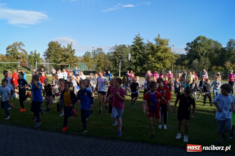 Zdjęcie w galerii na portalu naszraciborz.pl: 800 metrów na 80-lecie szkoły na Ocicach  wiadomości z regionu
